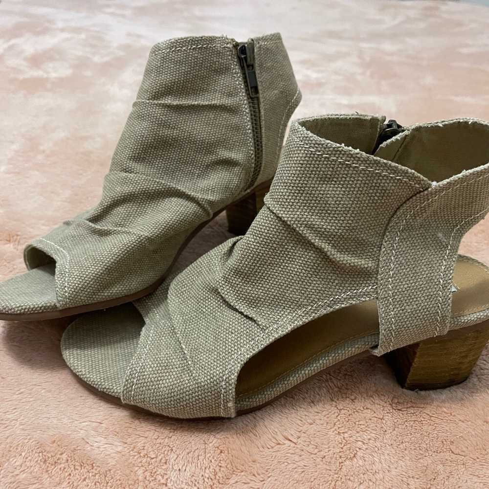 Open toed heels